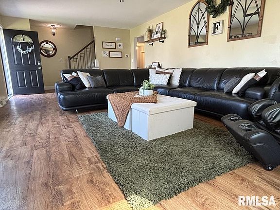3rd image of 1712 E Saint Jude Ct