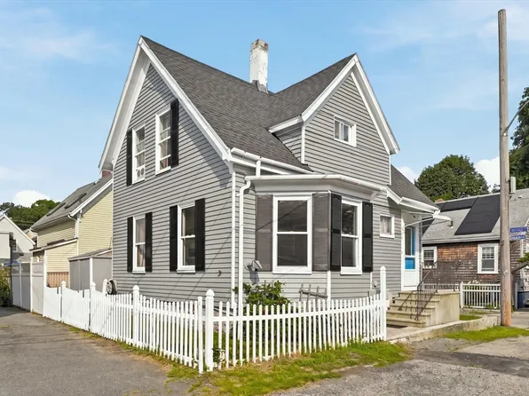 8 Sylvan St, Gloucester, MA 01930