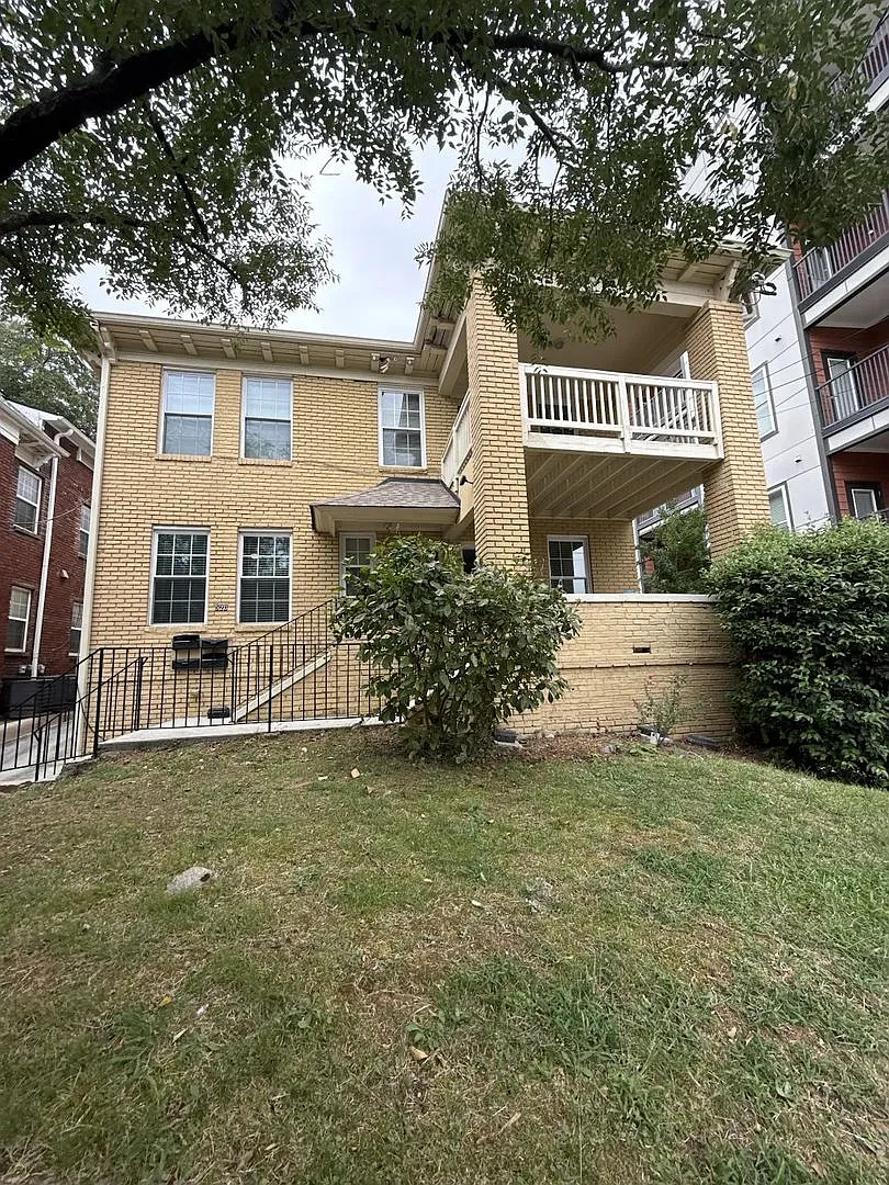 520 Boulevard NE — Photo 2