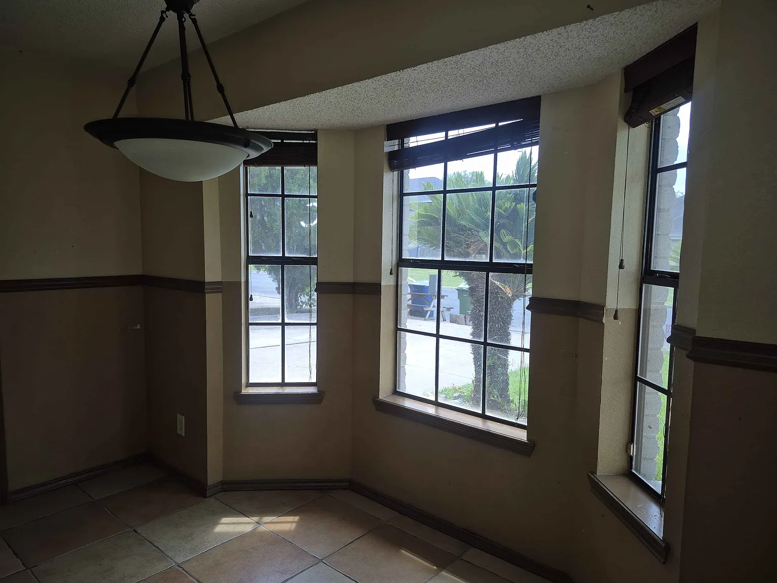 3 bed, 1219 sqft, $1,700 — Photo 4