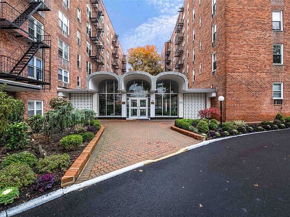 3rd image of 5440 Little Neck Pkwy APT 6H