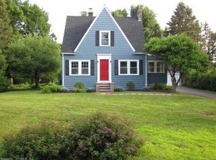 10 Fairview Rd, Woodbridge, CT 06525