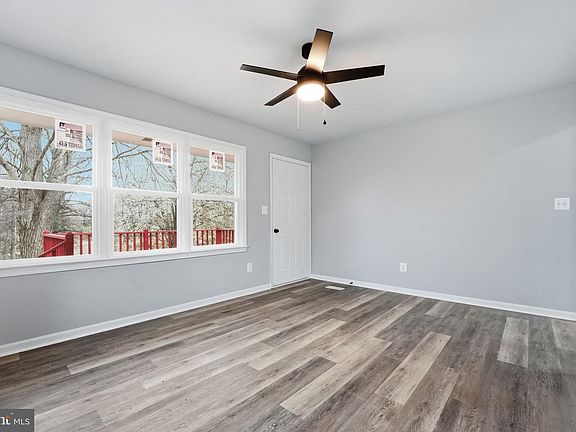 5th image of 984 Oak Park Rd