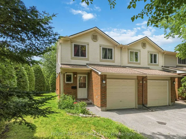 12 Offenbach Ln #F, Ottawa, ON K2G 4Z9