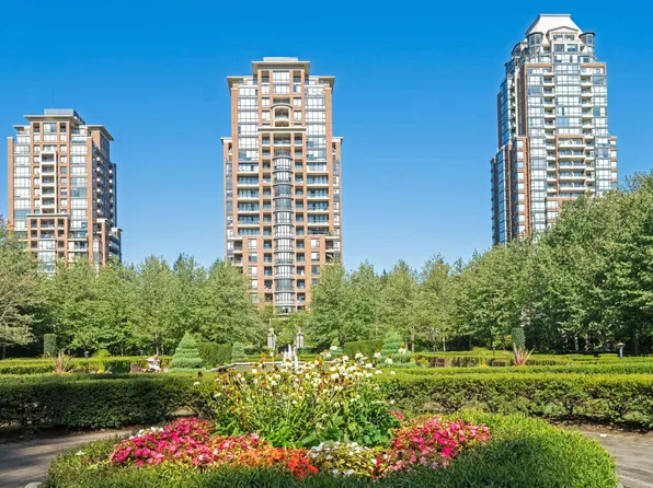 6833 Station Hill Dr #1603, Burnaby, BC V3N 5E1