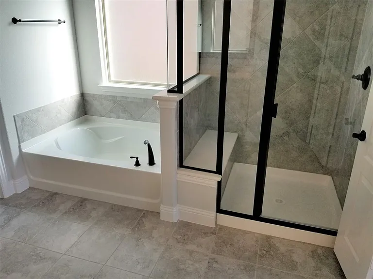 2113 Burke Dr — Photo 6