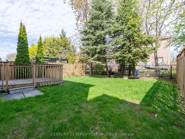 71 Armitage Cres — Photo 40