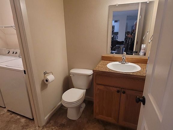 5th image of 1826 C St SE APT B