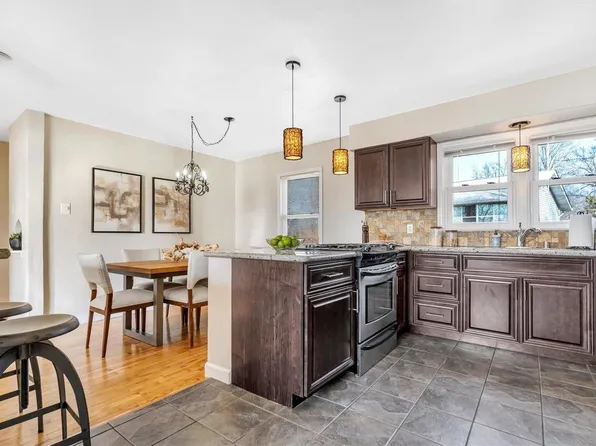 1558 Grant Ridge Ln, Saint Louis, MO 63126
