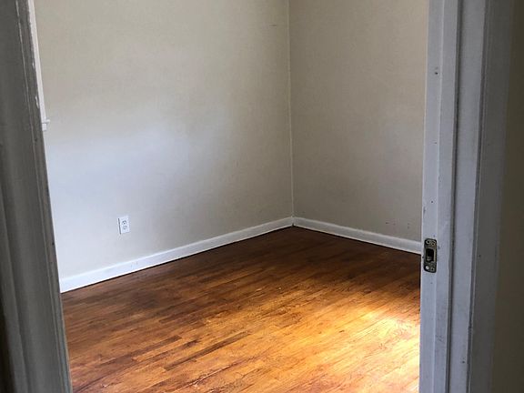 3rd image of 639 Woodburn Dr
