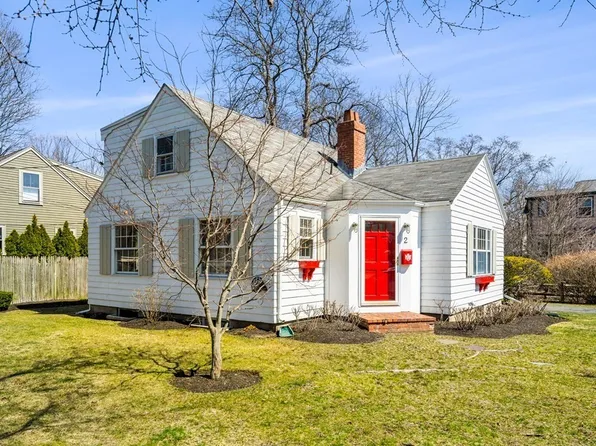 2 Phillips St, Marblehead, MA 01945