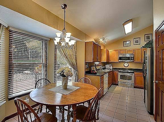 Sunny breakfast nook off the kitchen 
