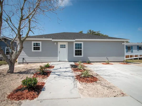 905 N Pearl St, Rockport, TX 78382