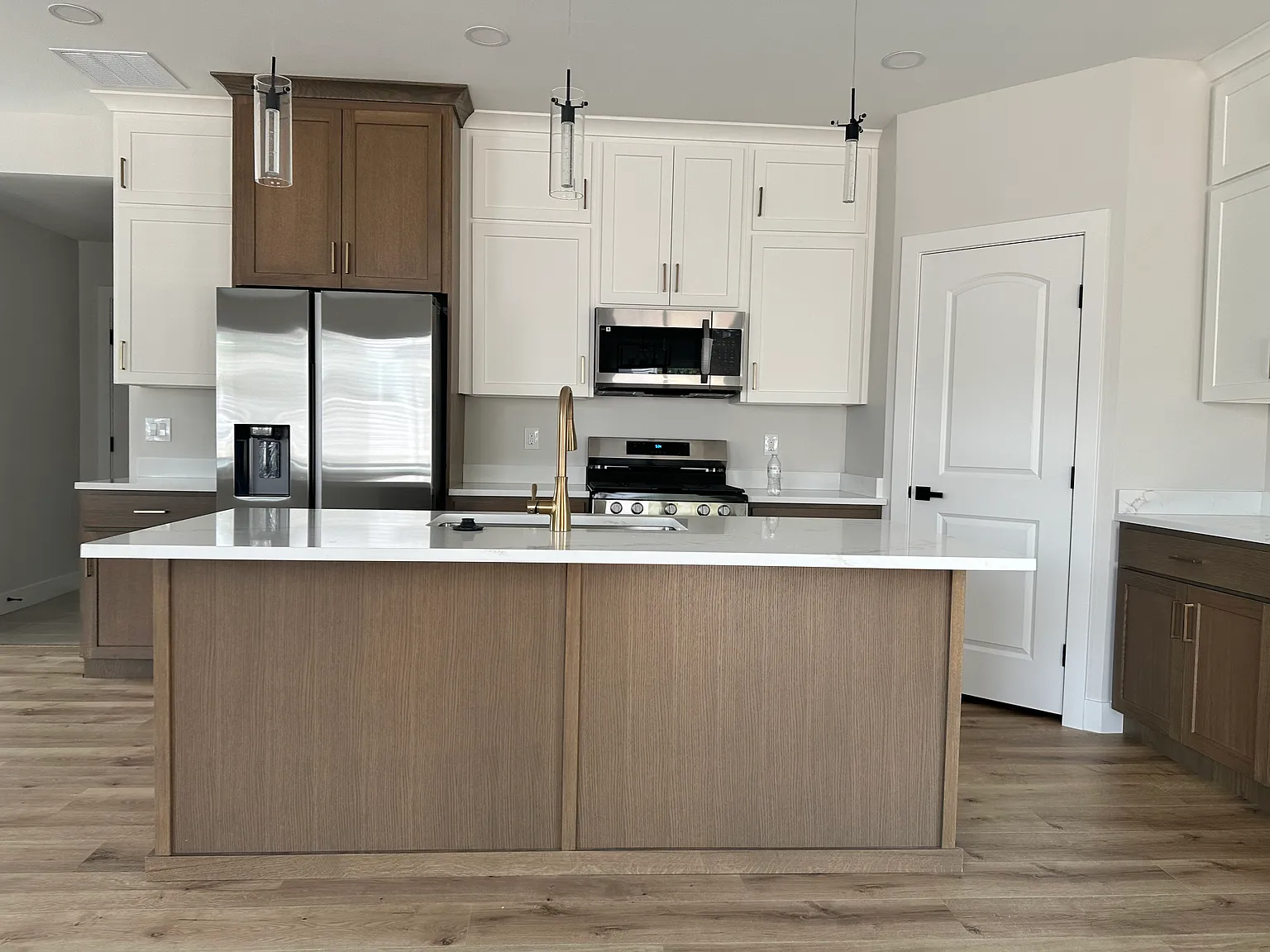 4 bed, 2.5 bath, 2290 sqft, $2,650 — Photo 2