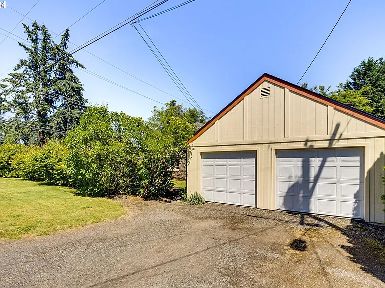 2430 SE Park Ave — Photo 38