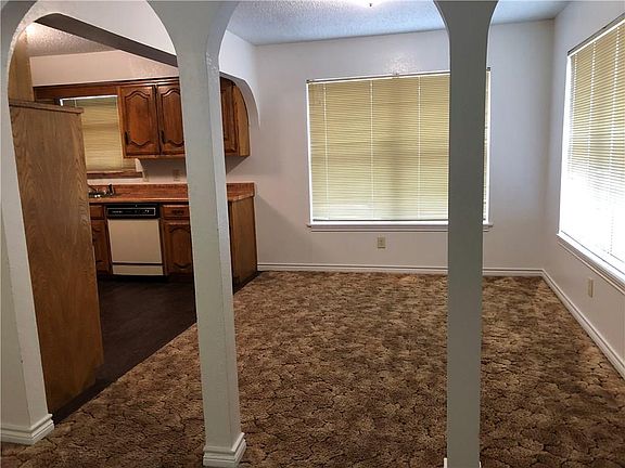 5th image of 515 Woodhaven Blvd