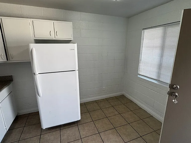 2301 Wengert Ave — Photo 3