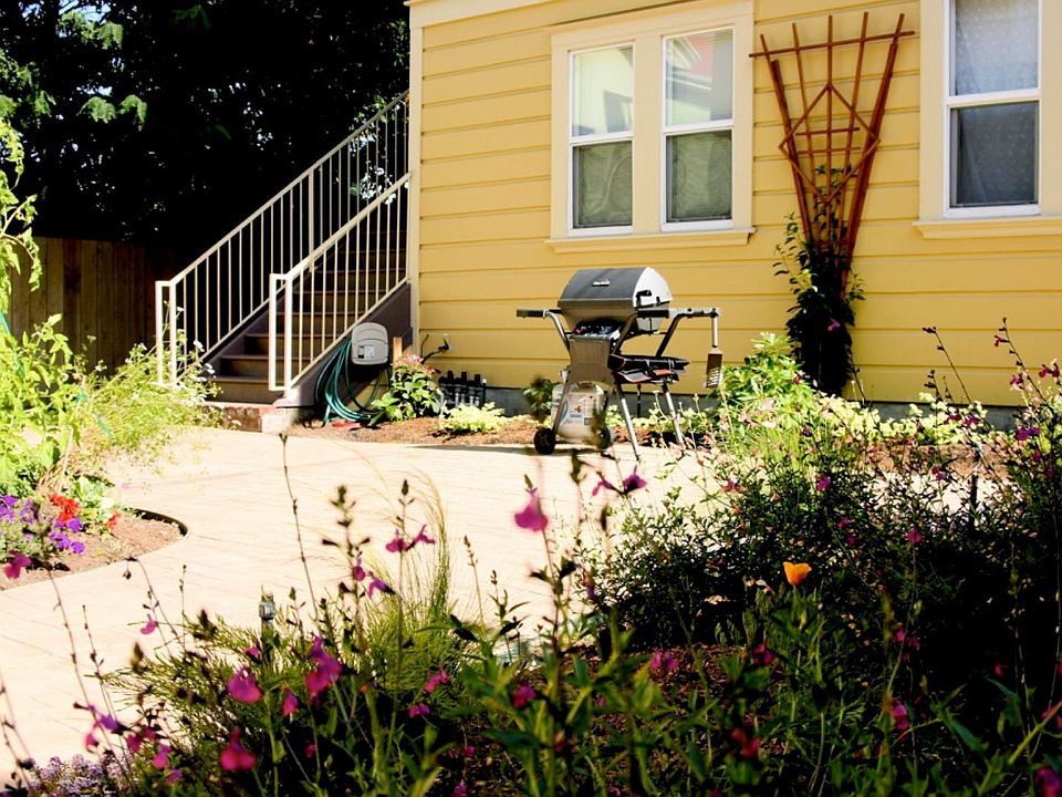 Shared yard