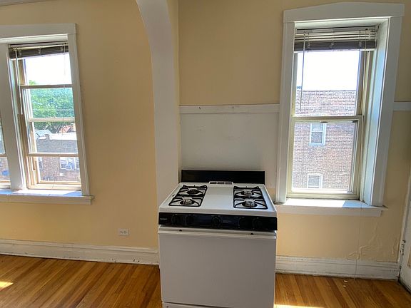 5th image of 2948 W Belle Plaine Ave #3