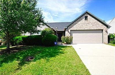 Beautiful brick front RANCH home.  3 bedroom, 2 bath home in the desirable Stratford Glen! Over 1900 square feet!!!