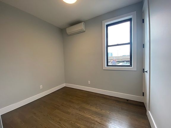 5th image of 644 Lorimer St #301
