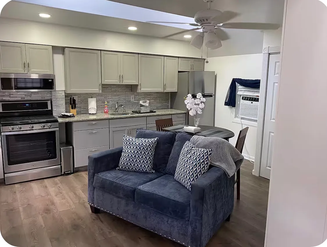 Studio, 350 sqft, $1,900 — Photo 2