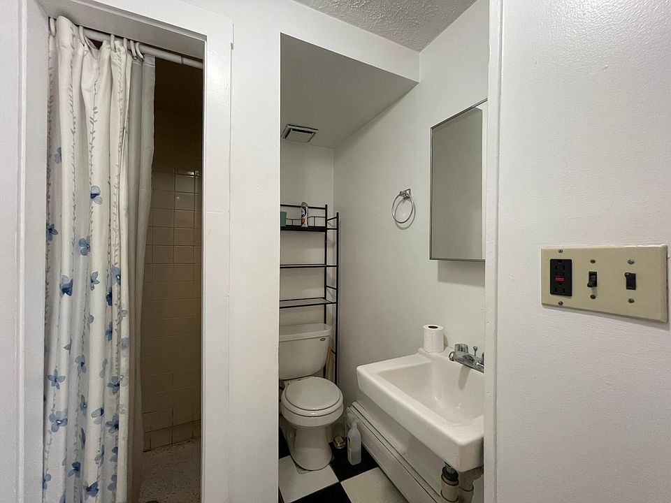2nd image of 44 Anderson Pl #42