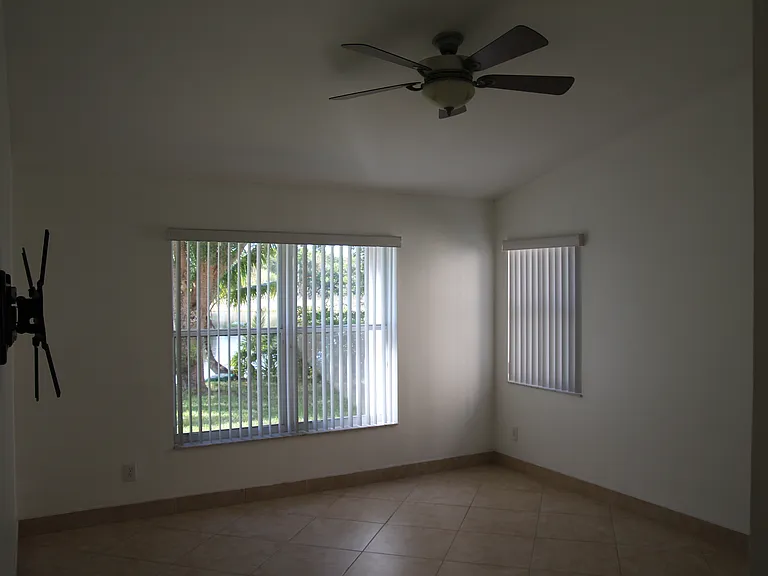 1312 SW 181st Ave — Photo 16