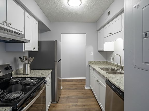 2nd image of 11575 Memorial Pkwy SE #32A