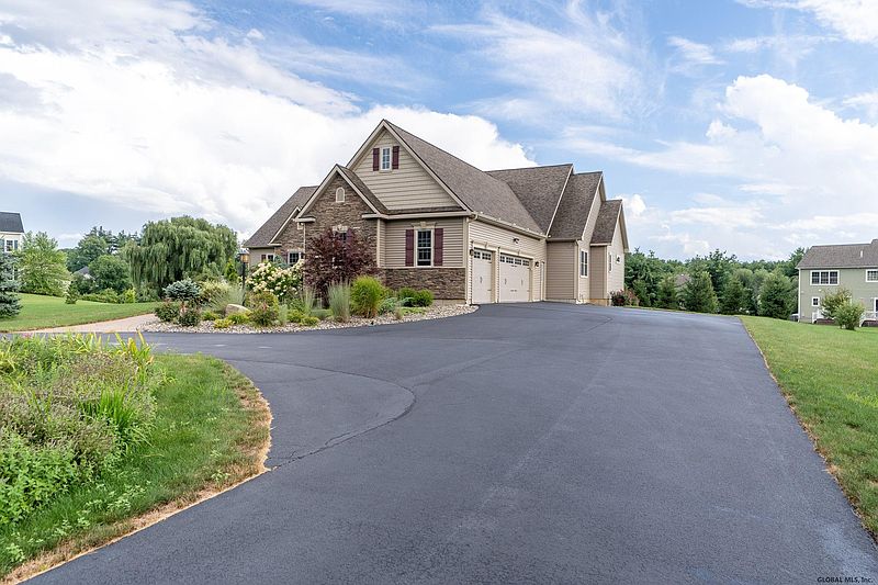 2nd image of 3 HAMMERSTONE Lane