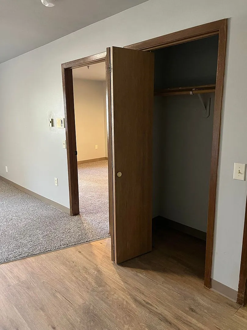 1038 Fond du Lac Ave — Photo 3