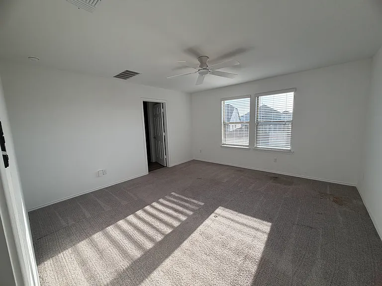 133 Bennington Dr — Photo 34