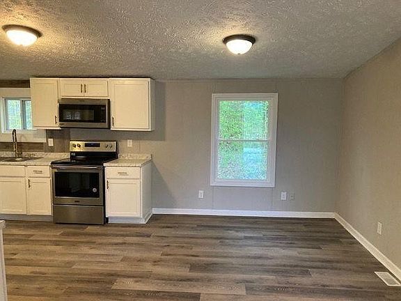 4th image of 157 Wesley Ct SE