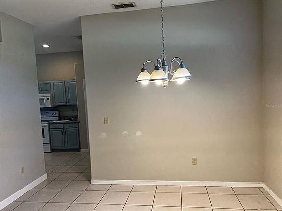 3rd image of 80 Presidential Ln