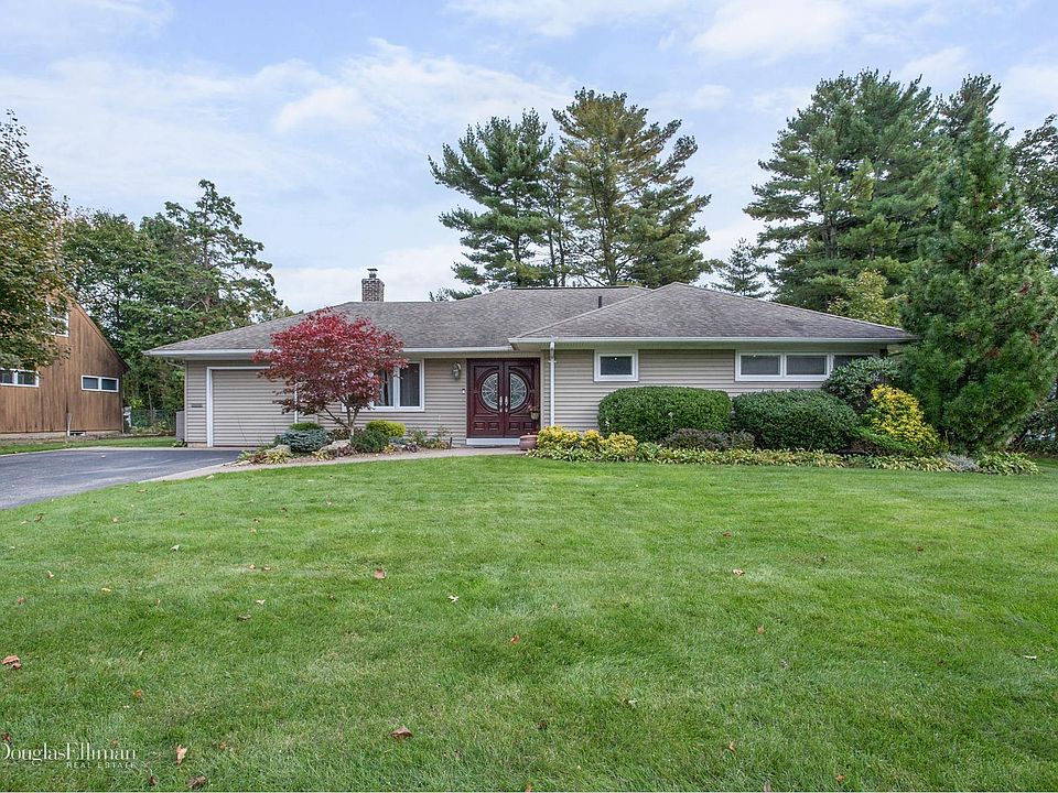 1st image of 8 Candy Ln
