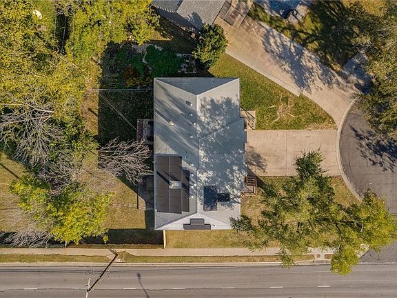4th image of 10110 W 95th St