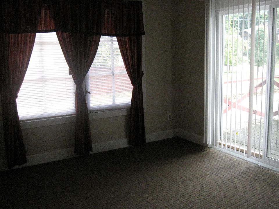 2nd image of 3558 Washington Blvd #4