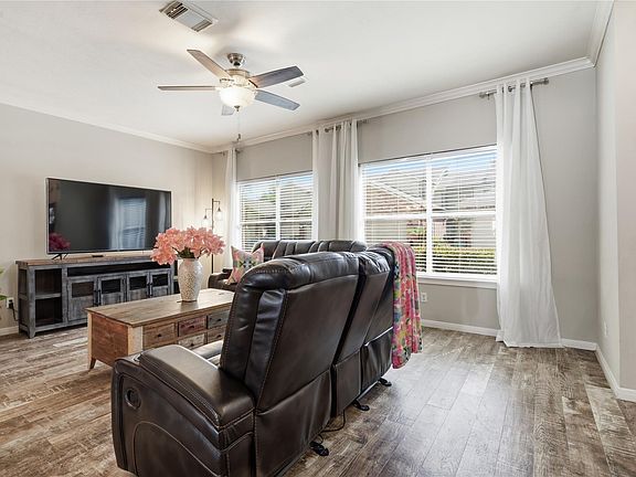 4th image of 2039 Glencove Dr