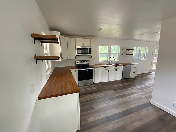 3rd image of 206 E Live Oak