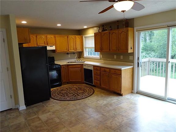 3rd image of 135 Odinwood Ct