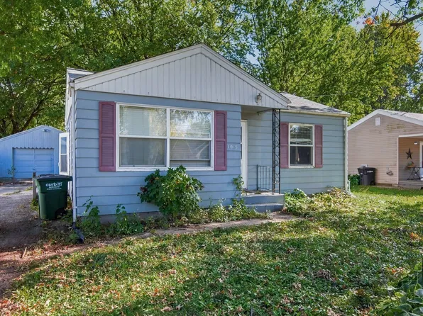 1015 67th St, Windsor Heights, IA 50324