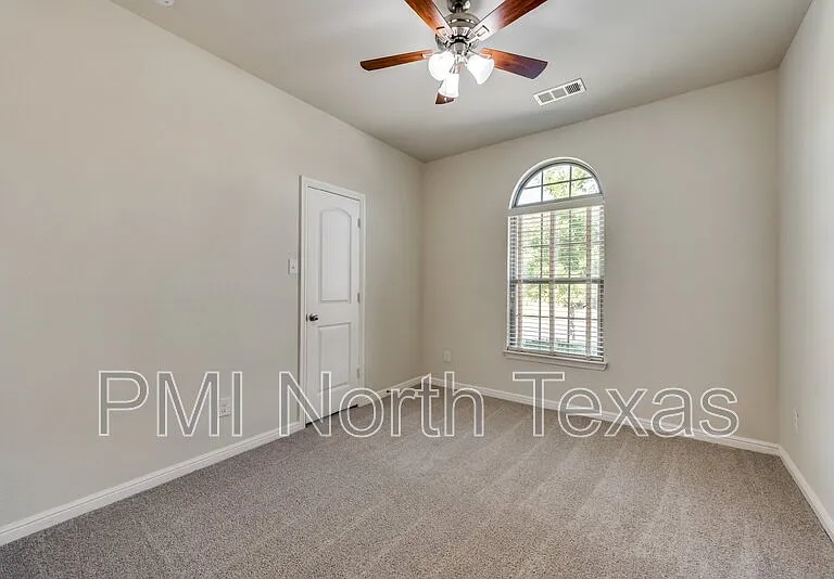 2404 Sun Creek Dr — Photo 13