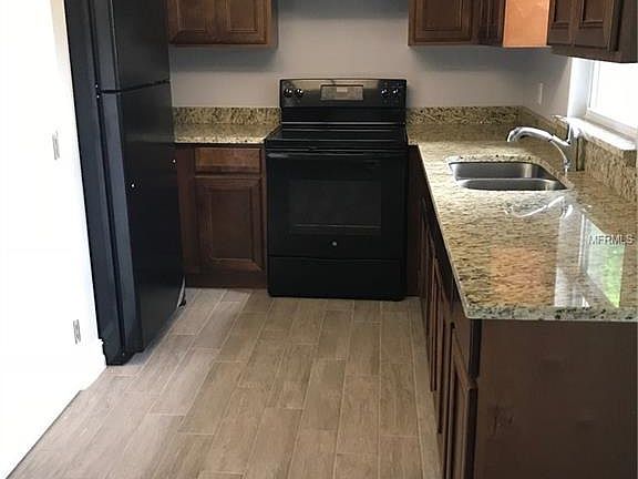 5th image of 302 Lochmond Dr