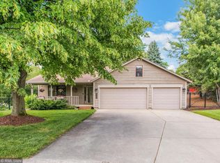4853 Sky View Ct, Eagan, MN 55122