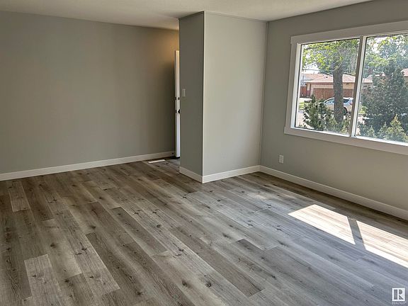4th image of 16318 88th Ave NW