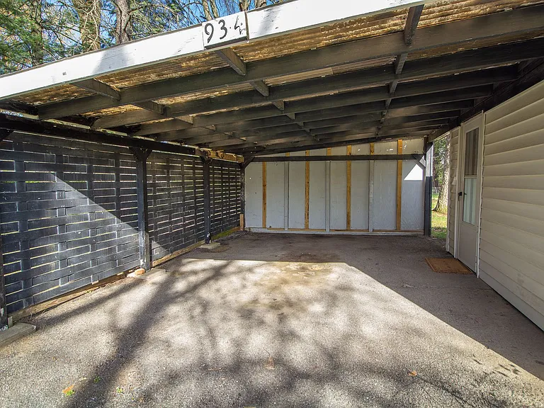 934 Mohegan Rd — Photo 3