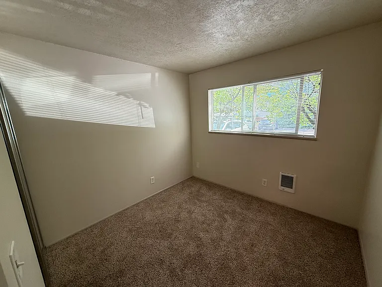 19535 River Rd #5 — Photo 8