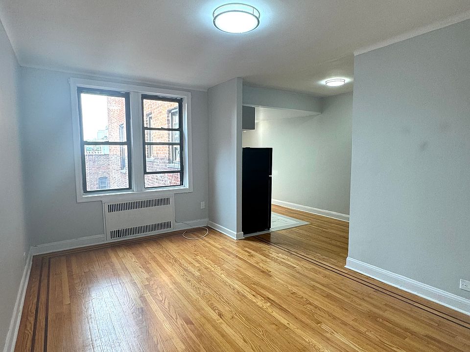 1st image of 303 Webster Ave APT 5D