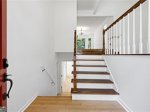 3rd image of 2516 Lorne Ct SW