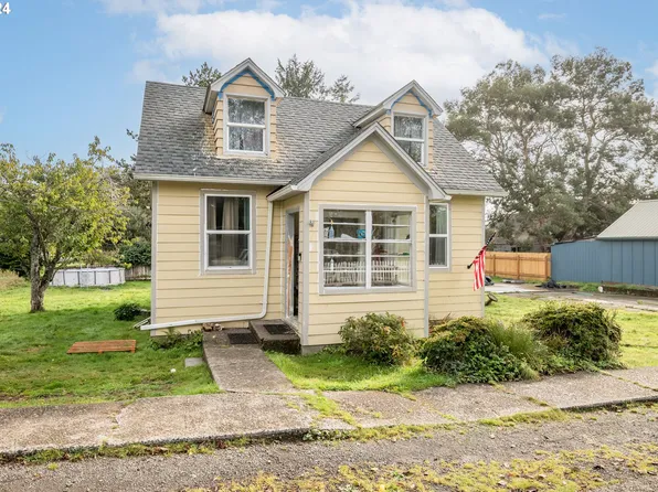 110 Advent St, Ilwaco, WA 98624
